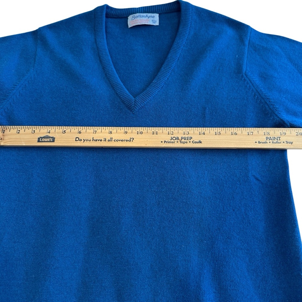 Ballantyne Scottish  Cashmere Royal Blue V-Neck Men's Sweater - Picture 4 of 7